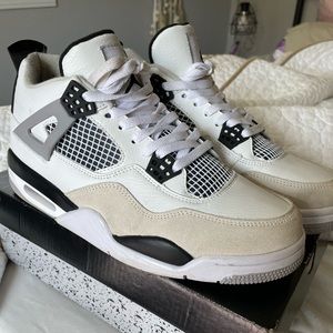 Jordan 4 Military Black Retro 4s